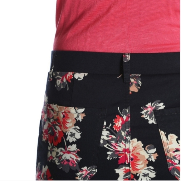 Rider by Lee Women's Utility Midrise Skirt Skorts Navy Pink Floral sz 14MED - Picture 2 of 7